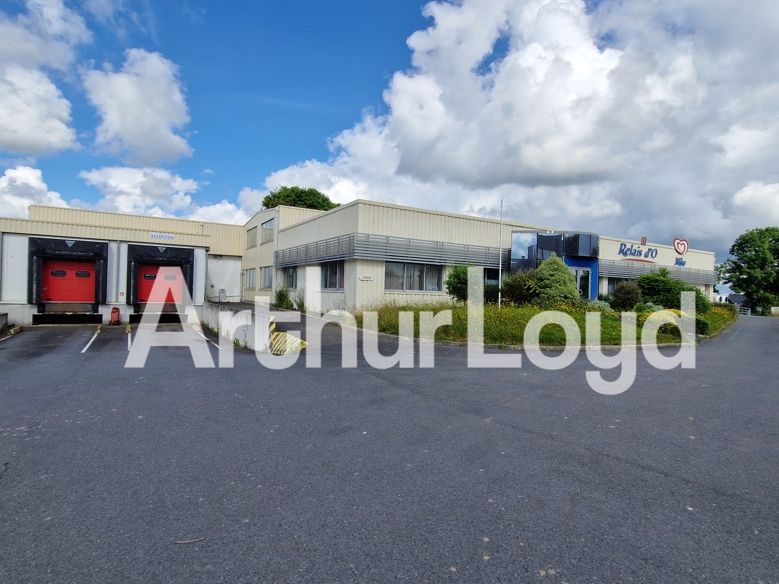 Vente local 2270.00 m² à BAYEUX