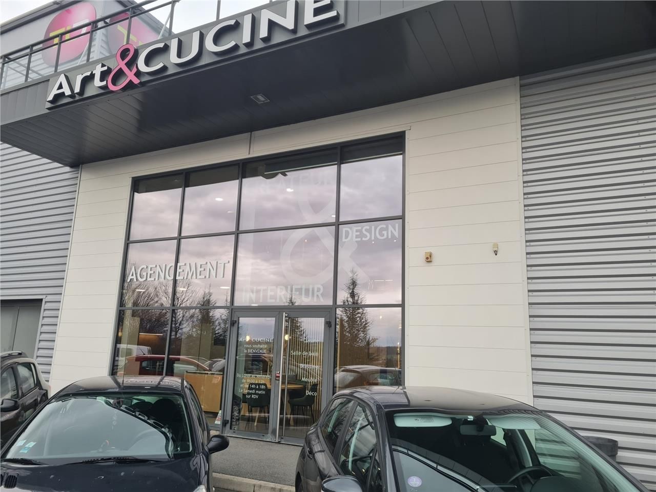 Vente local commercial 255 m² à Saint-Genest-Lerpt