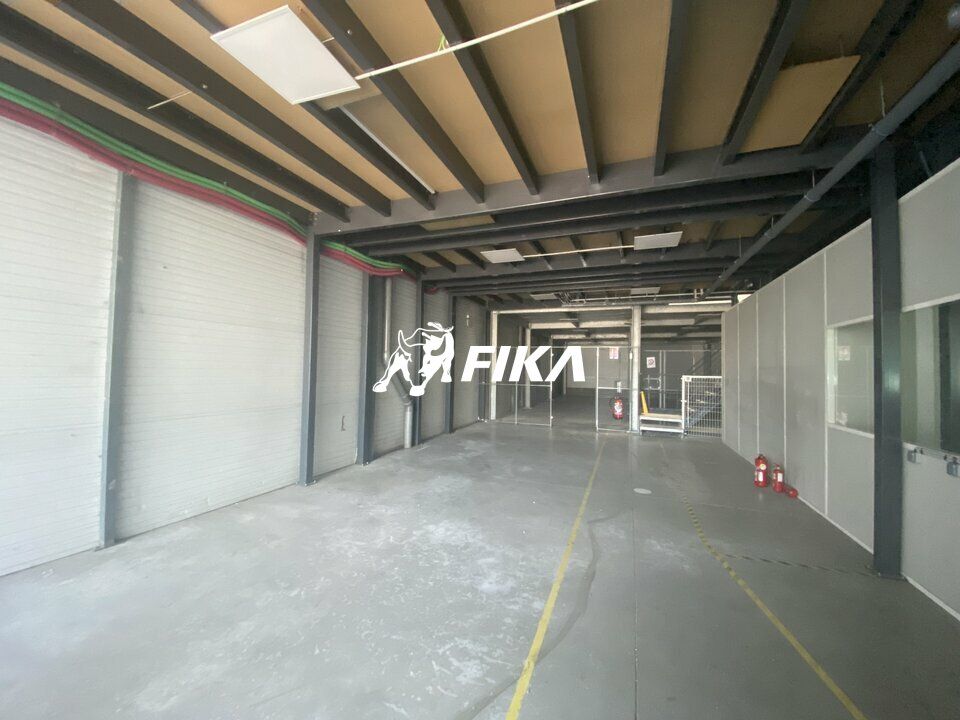 Location local d''activites 834 m² non divisibles