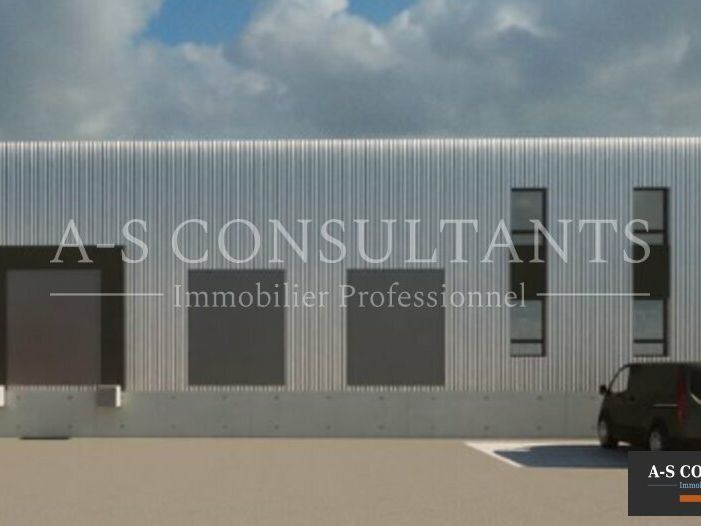 ARBIN (73800) À VENDRE local d'activités neuf, d'une surface de 555 m² environ avec mezzanine. Lot cédé brut, fluides en attente, à proximité immédiate de l'autoroute et grands axes routiers, nombreuses places de parkings.