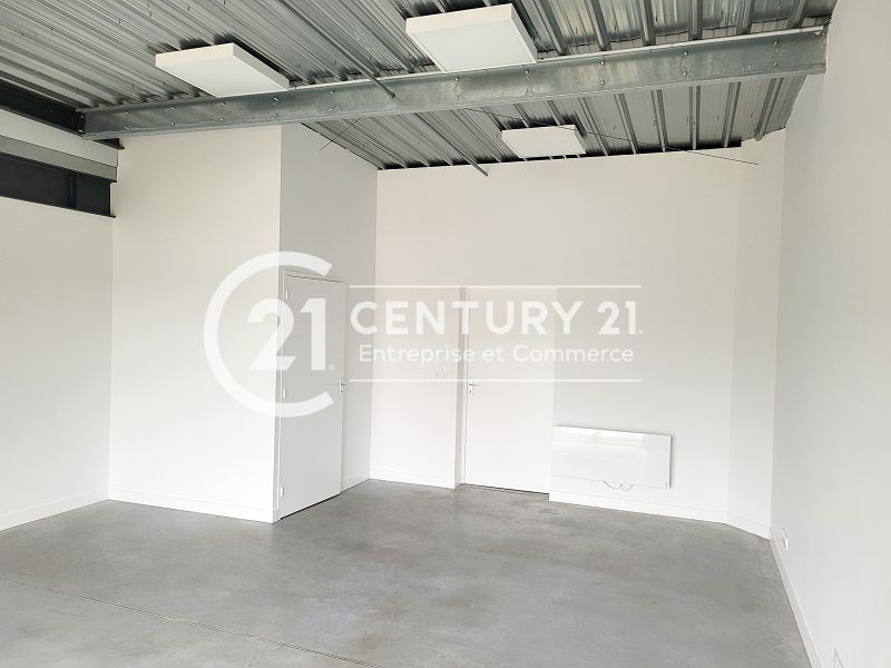 Location entrepot 124 m² à DONGES