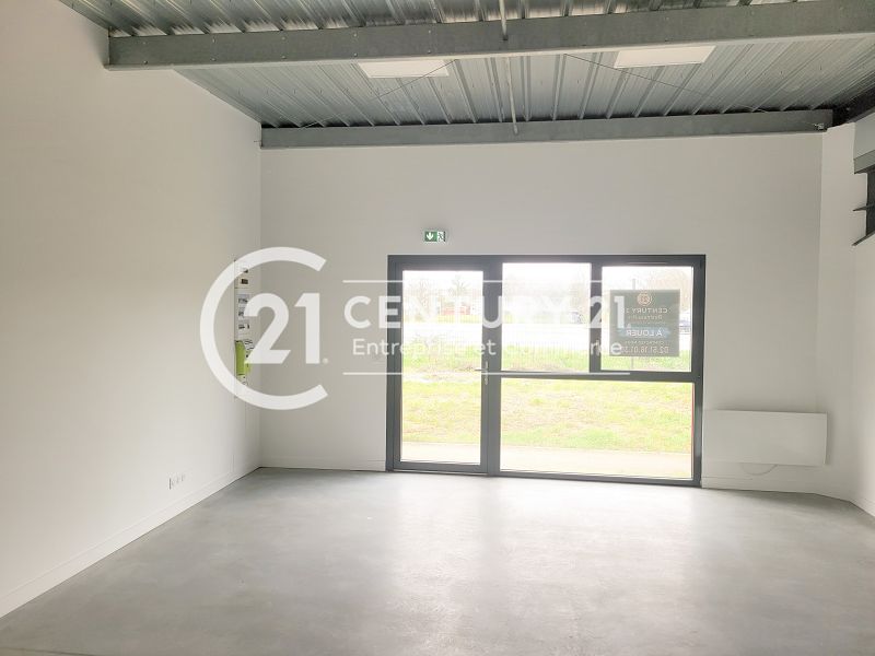 Location entrepot 124 m² à DONGES