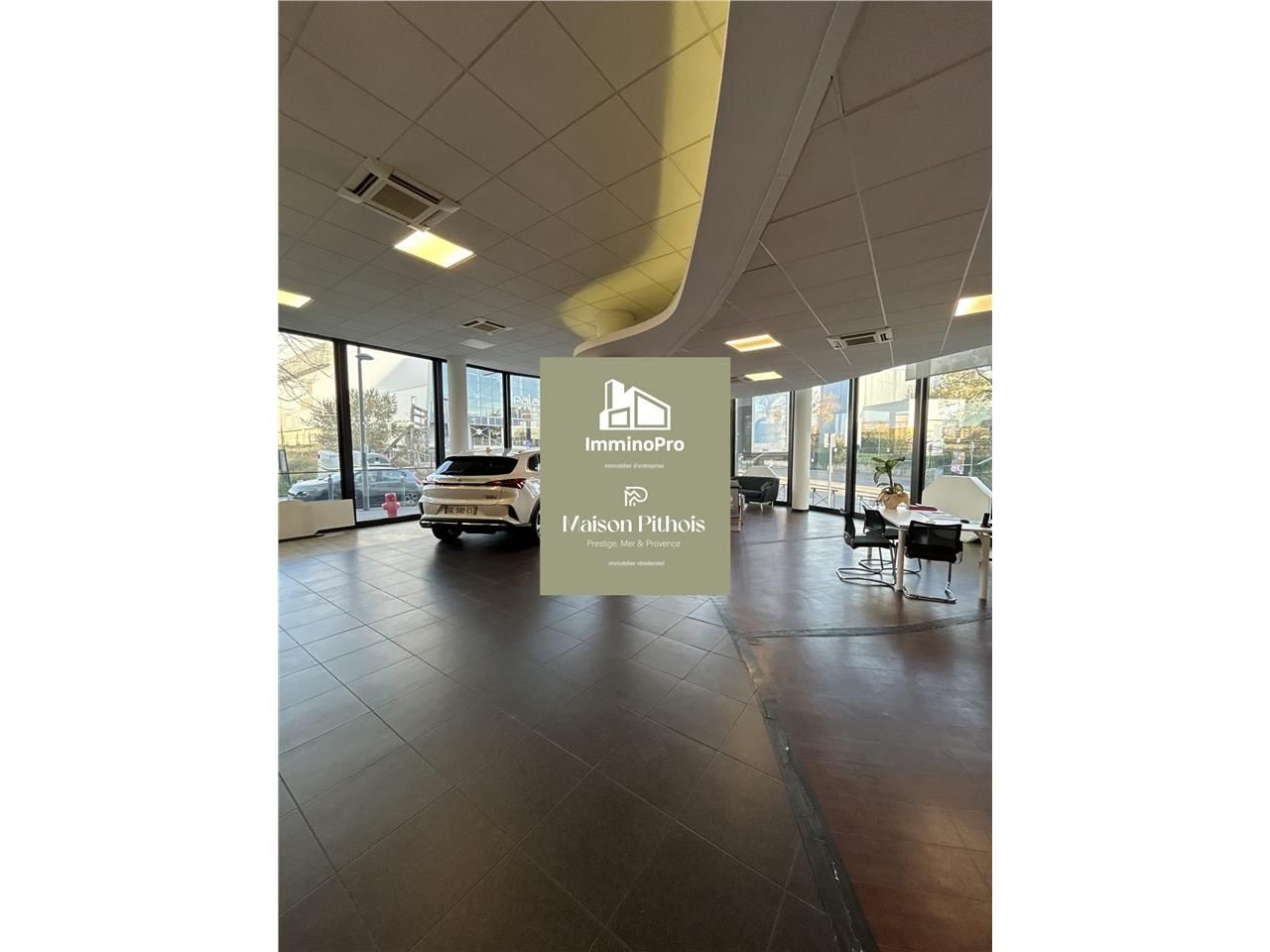 Location local commercial 310 m² à Marseille