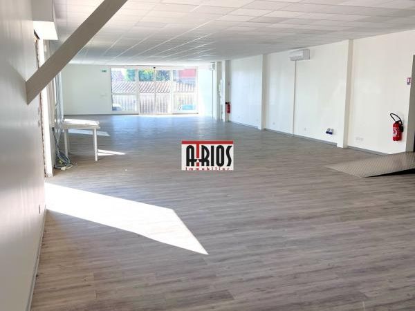 Location local commercial 256 m² non divisibles