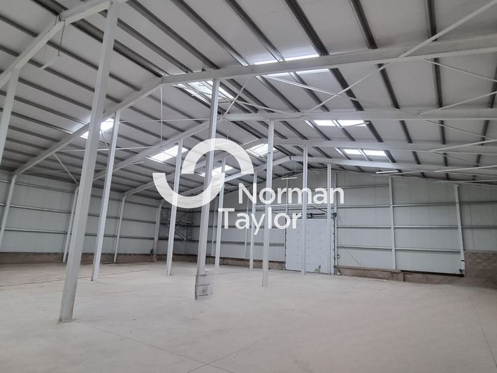 Location local d''activites 1140 m² non divisibles