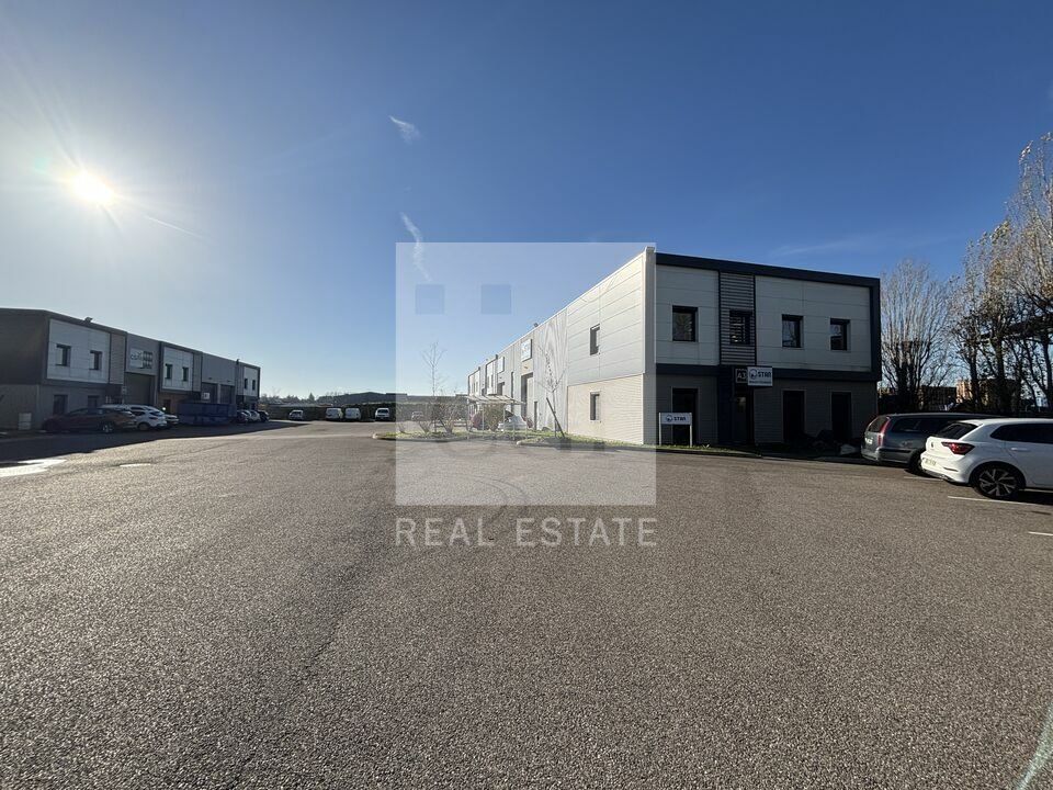 Location local d''activites 574.5 m² non divisibles