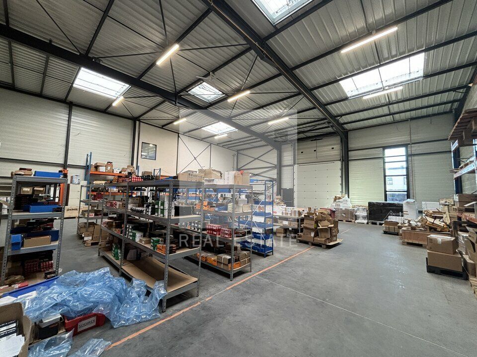 À LOUER – LOCAL D'ACTIVITÉS DE 574 m² – SAINT-PRIEST / PARC D'ACTIVITÉS