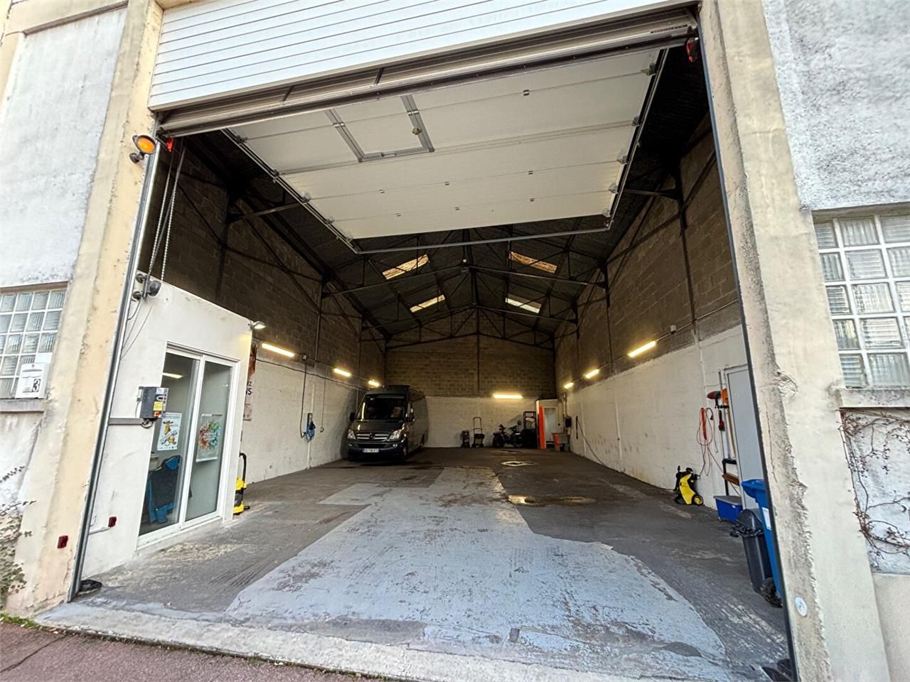 Vente local 175.00 m² à LIMOGES