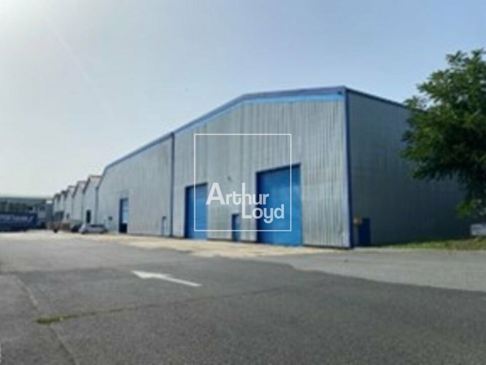 Location local d''activites 1600 m² non divisibles