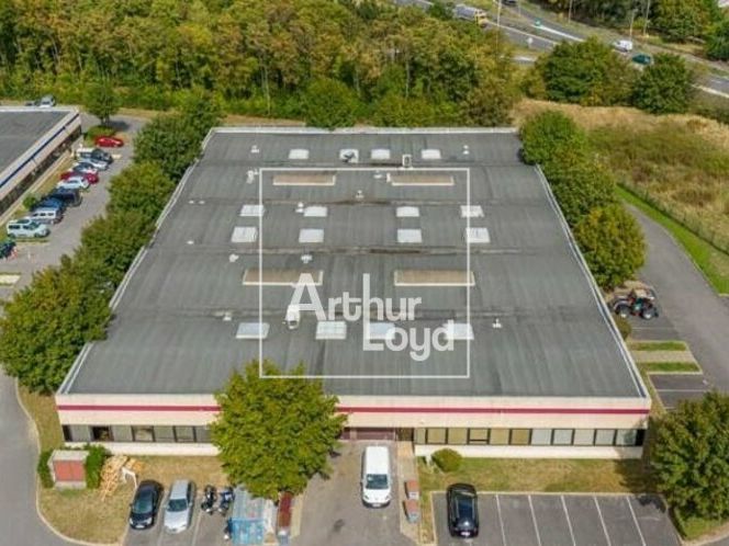 Location local d''activites 1225 m² divisibles à partir de 210 m²