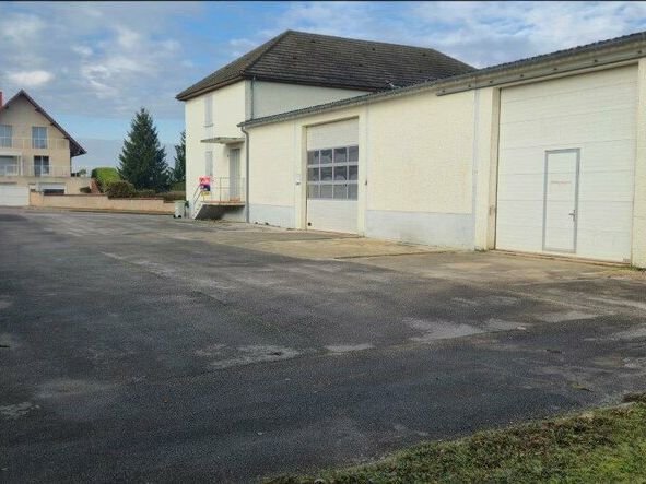 Location local d''activites 160 m² non divisibles
