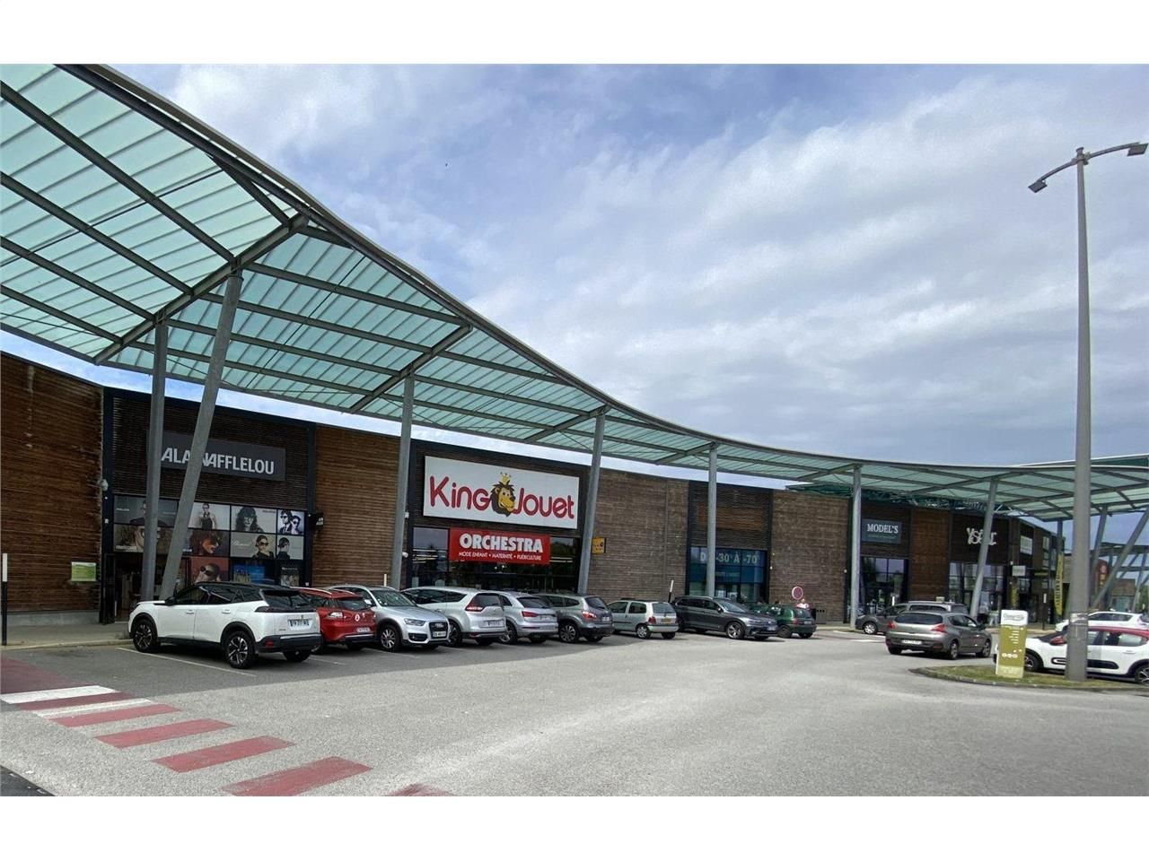 Location local commercial 417 m² à Gonfreville-l''Orcher