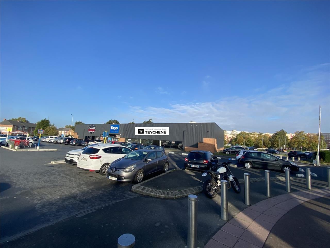 Location local commercial 564 m² à Sin-le-Noble