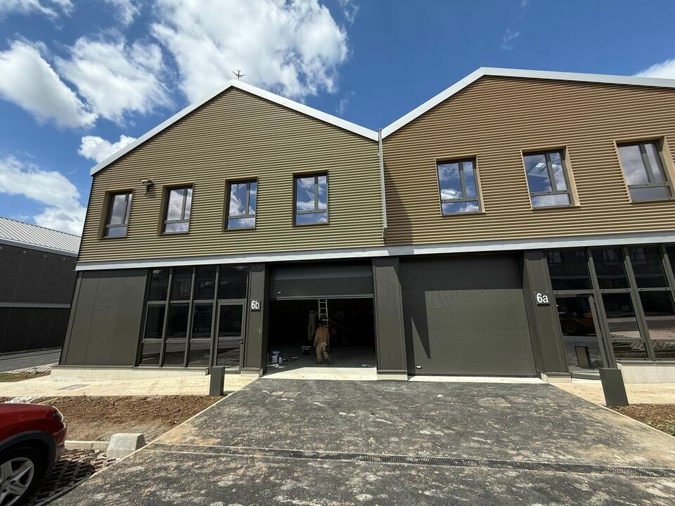 Location local d''activites 174 m² non divisibles