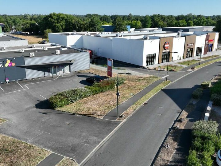 A VENDRE - LOCAL COMMERCIAL MULSANNE 