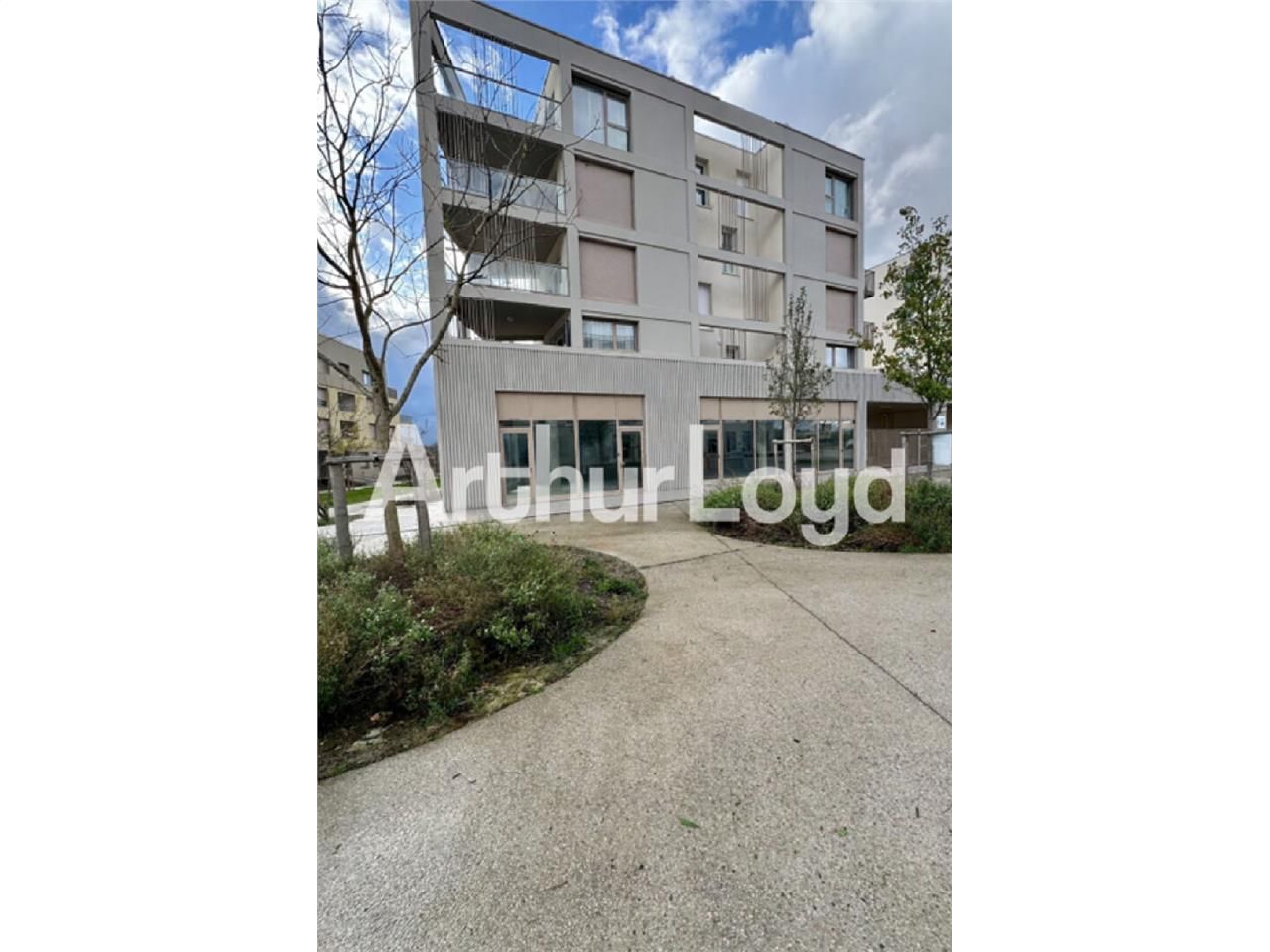 Location local commercial 106.00 m² à FLEURY SUR ORNE