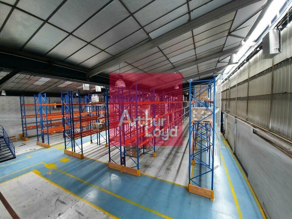 Location entrepot 3072 m² non divisibles