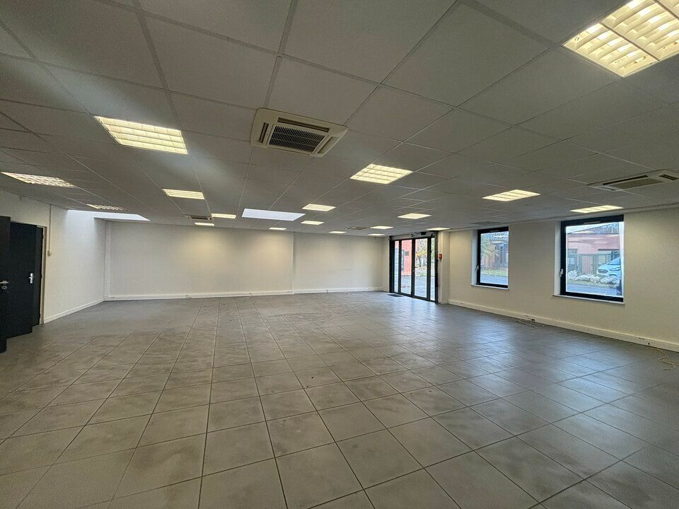 Location bureau - 251 m²
