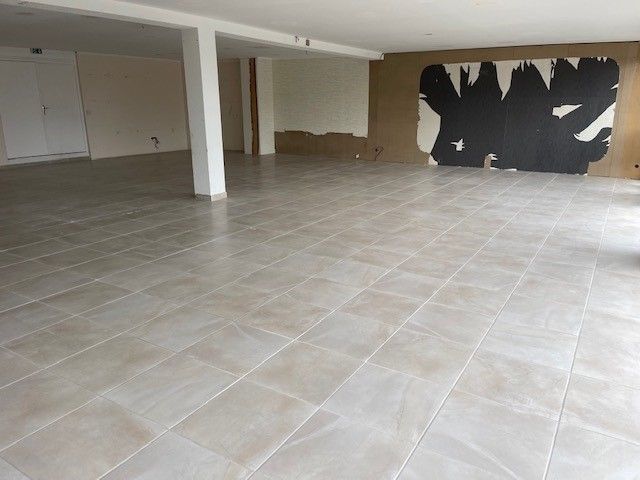 Location local commercial 300 m² à AUZEVILLE TOLOSANE