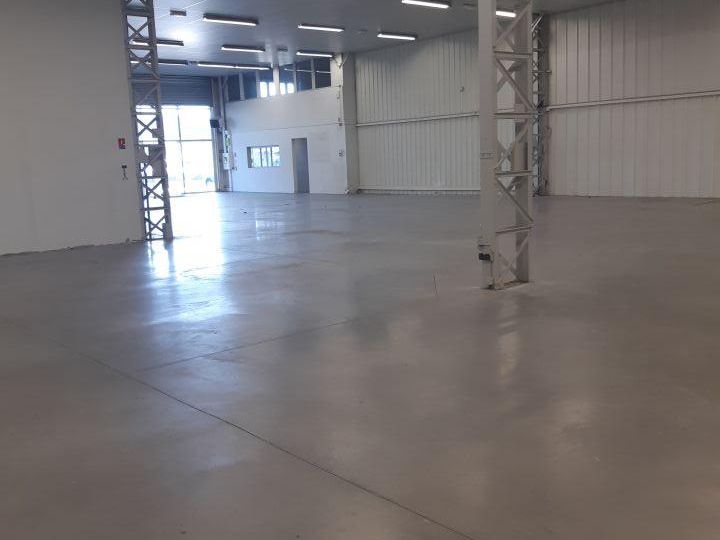 Location local commercial 770 m² à FENOUILLET