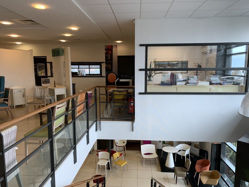 Location local 1061 m² à SAINT JEAN