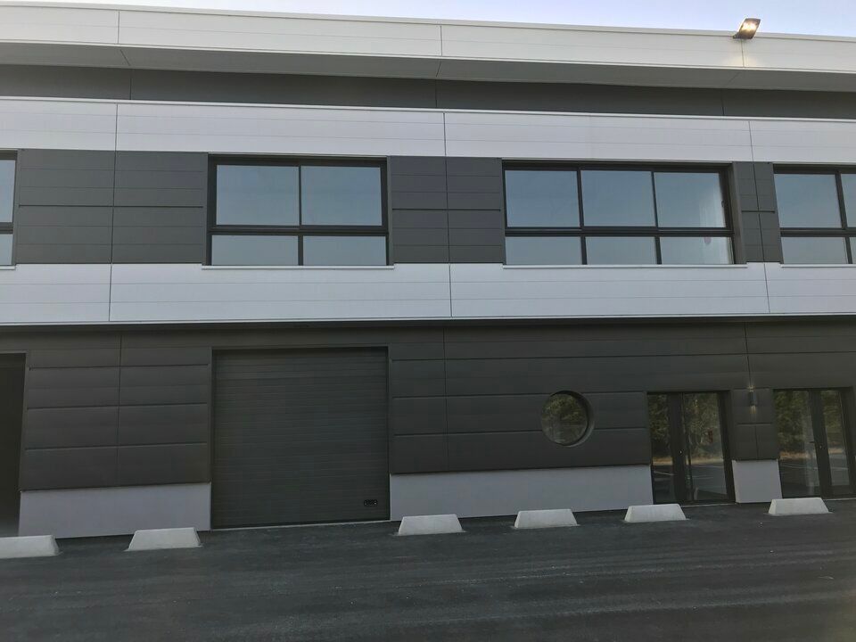 Location local d''activites 678 m² divisibles à partir de 226 m²