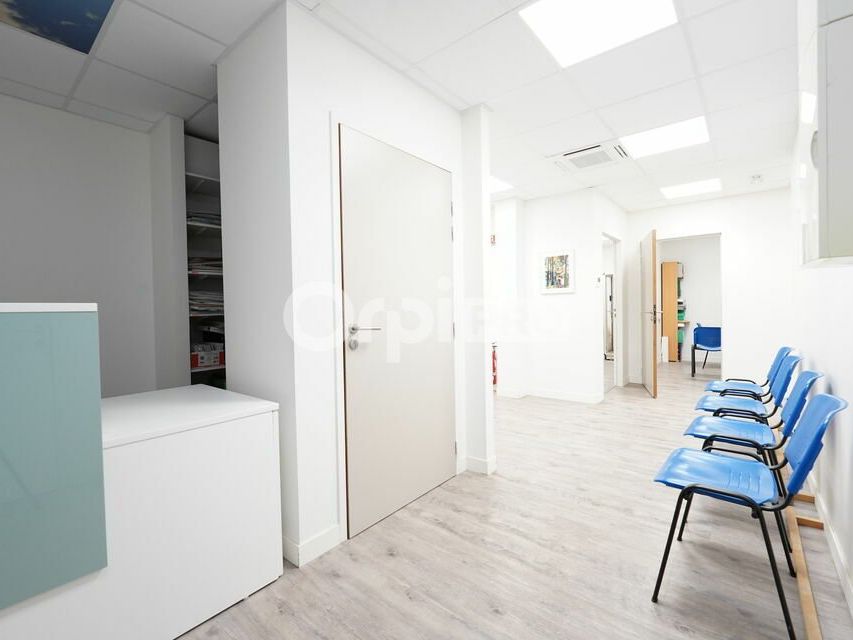 LOCAL PROFESSIONNEL A LOUER - 120 m² - BOURGOIN JALLIEU