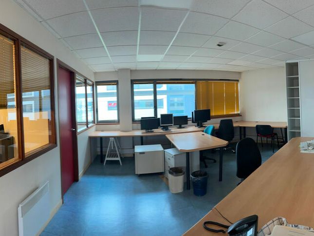 Plateau de bureaux de 130 m² – Port de commerce de Brest, bureaux aménagés avec parkings privatifs