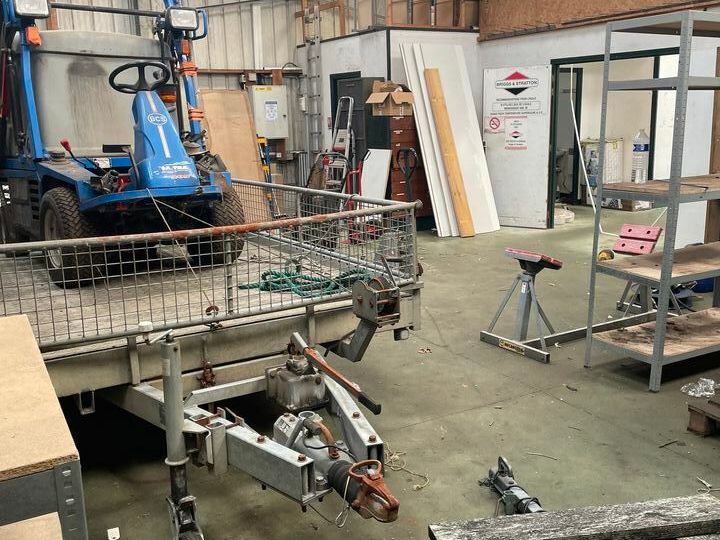   A VENDRE - LOCAL D'ACTIVITE- CROZON 