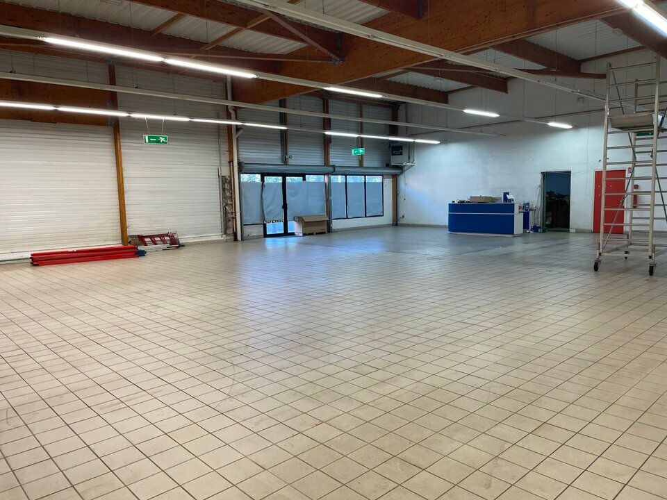A VENDRE - LOCAL COMMERCIAL - PLOURIN LES MORLAIX