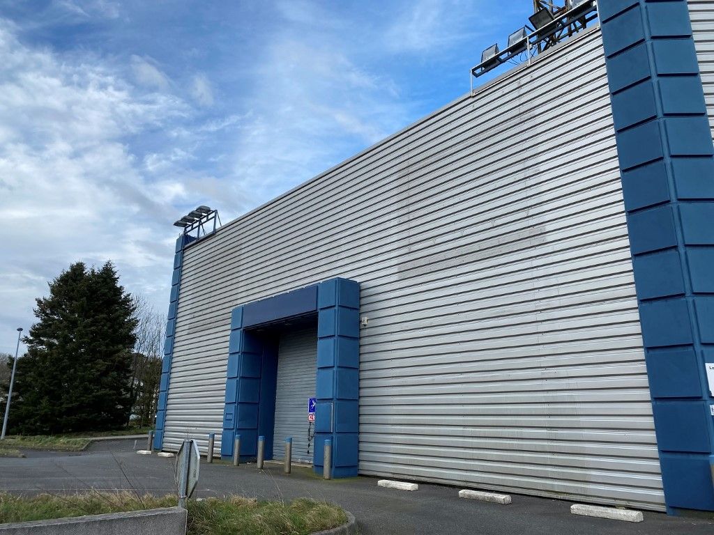 Location local commercial 553 m² non divisibles