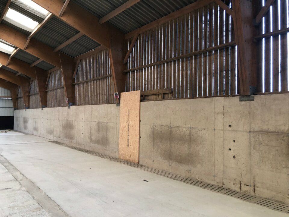 LOCATION - ENTREPOT - CARHAIX - PLOUNEVEZEL 