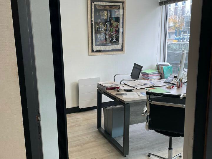 À louer : Local commercial de 55 m² à Recouvrance – Grande vitrine, visibilité tramway, aménagé et PMR