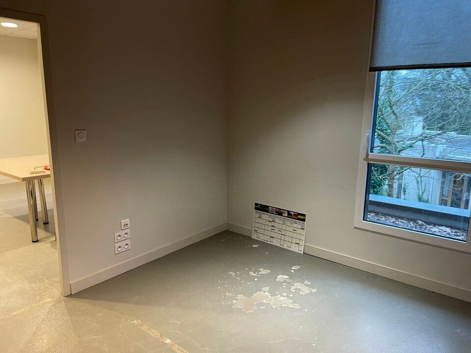 A VENDRE - BUREAUX - GUIPAVAS 