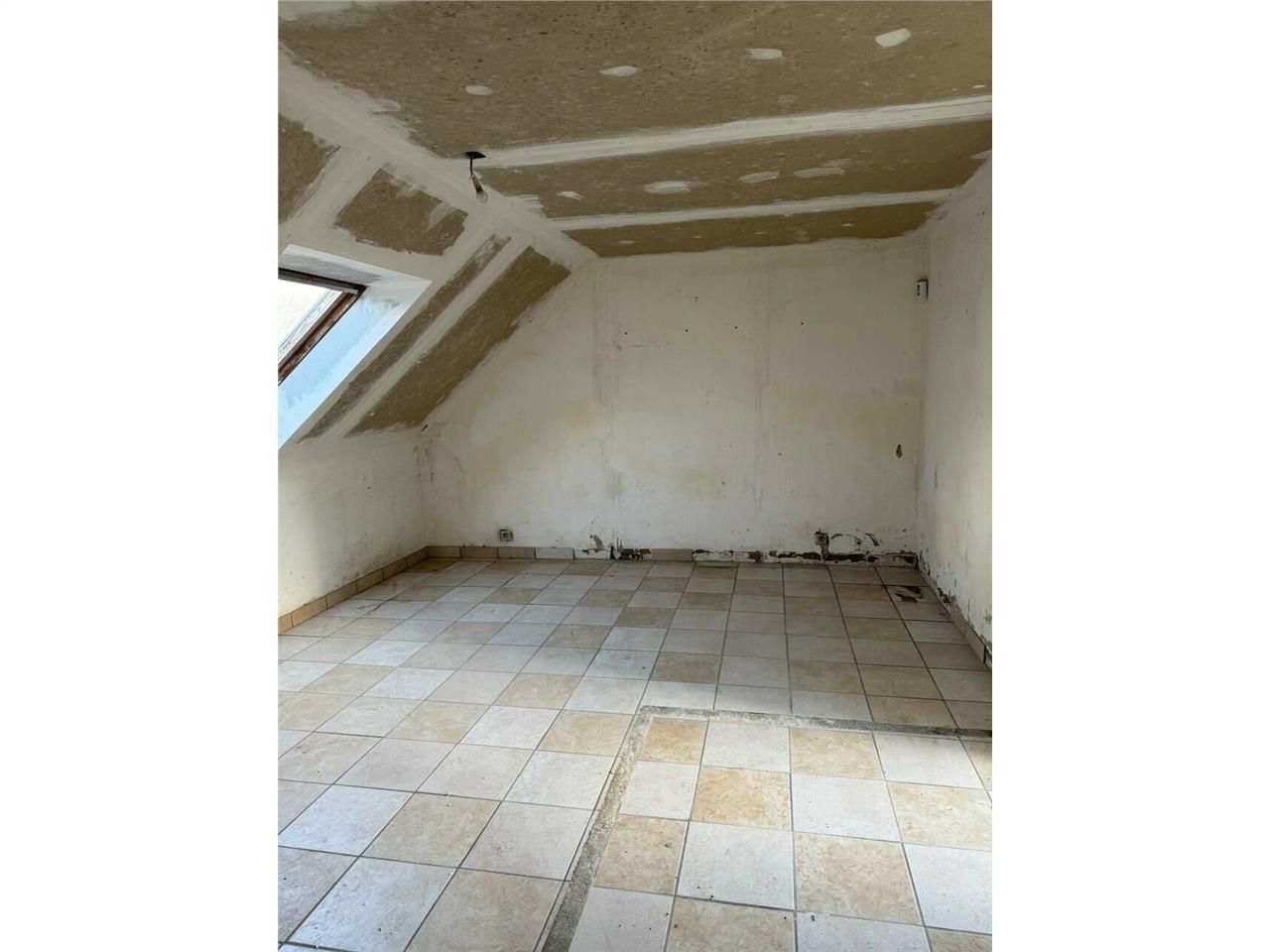 LOCATION - PLOUGONVELIN - 160 m2 - LOCAL D'ACTIVITE - ENTREPOT