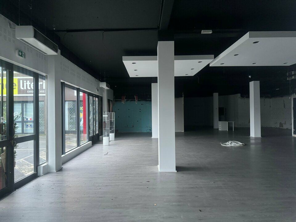 Location local commercial 356 m² non divisibles