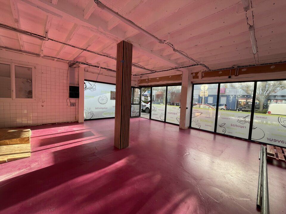 LOCAL EN ENTRÉE DE VILLE SUR AXE TRÈS PASSANT