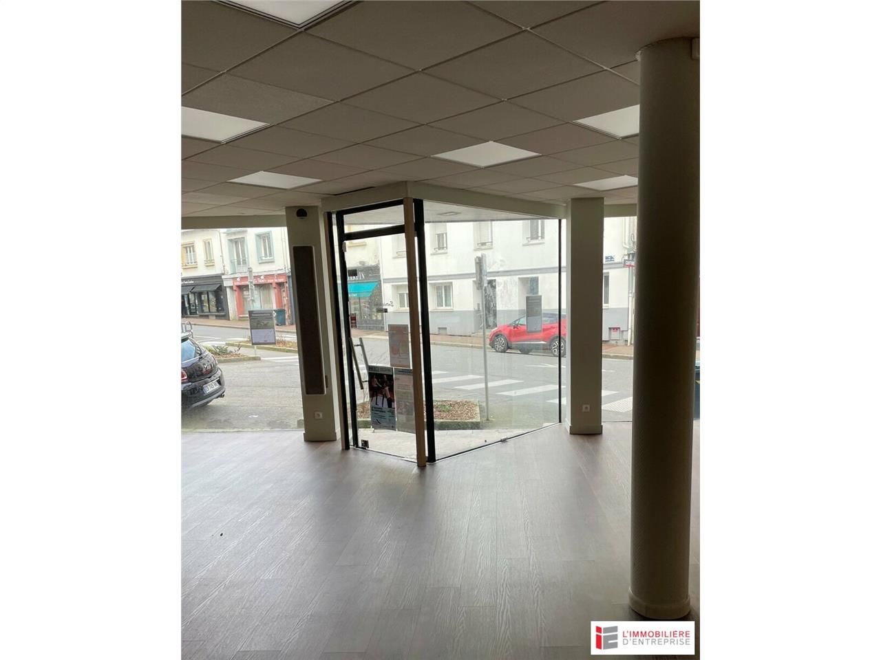 Location local commercial 167 m² non divisibles