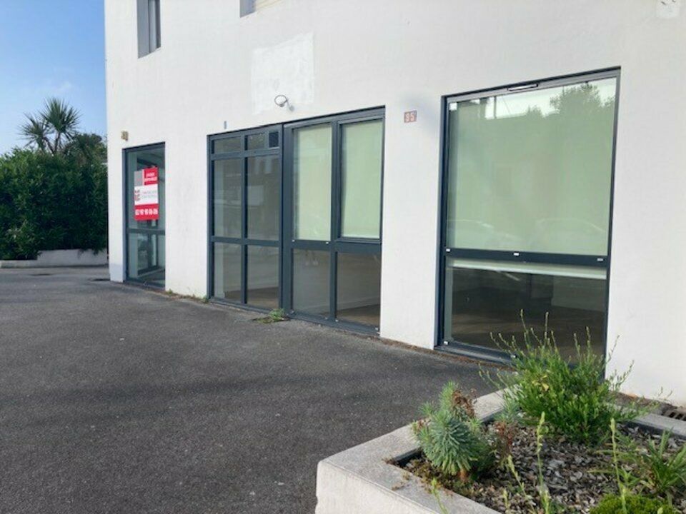 Location local commercial 85 m² non divisibles