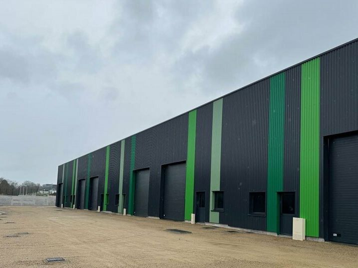 Location local d''activites 137 m² non divisibles