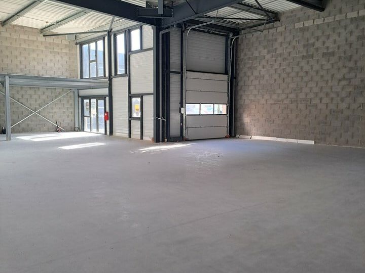 LOCATION – LOCAL D'ACTIVITÉS / ENTREPÔT – 387 m² – VERN-SUR-SEICHE