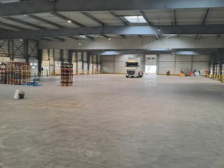 Location entrepot 3206 m² non divisibles