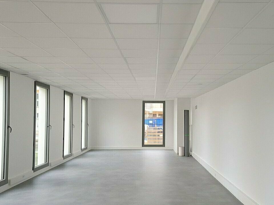 Location local d''activites 100 m² non divisibles