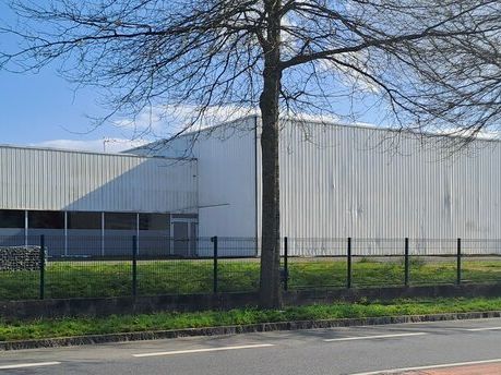 LOCATION – LOCAL D'ACTIVITÉ – 480 M² – VITRÉ