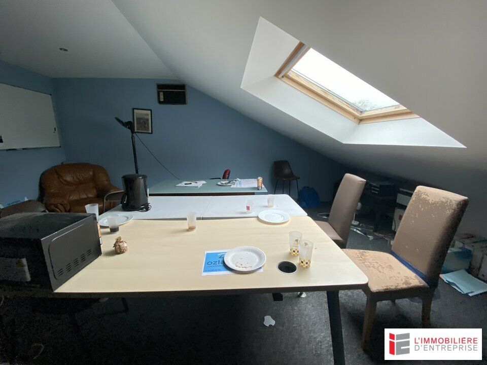 LOCATION – LOCAL COMMERCIAL – 255 M² – VERN-SUR-SEICHE