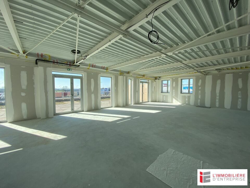 LOCATION – BUREAUX – 135 M² – CHÂTEAUGIRON (CENTRE COMMERCIAL UNIVER)