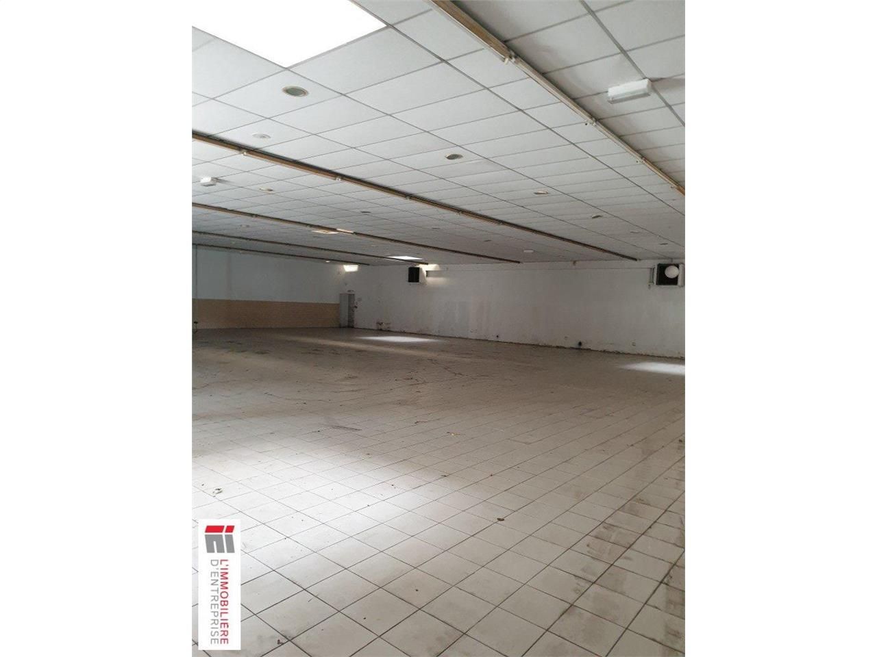 LOCATION – ENTREPÔT DE STOCKAGE – 600 m² – SAINT-GRÉGOIRE