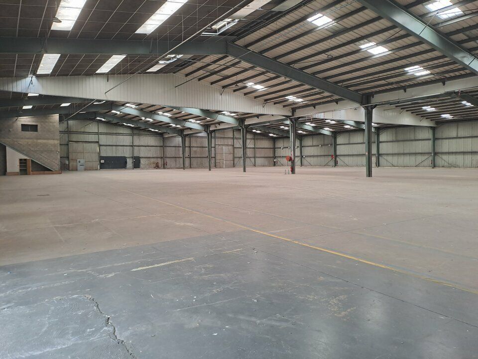 LOCATION – ENTREPÔT – 9 546 M² – JANZÉ