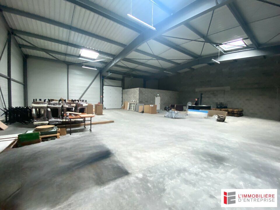 LOCATION – LOCAL D'ACTIVITÉ – 400 M² – GRAND-FOUGERAY