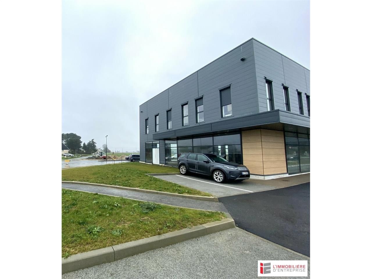 Location local commercial - 300 m²